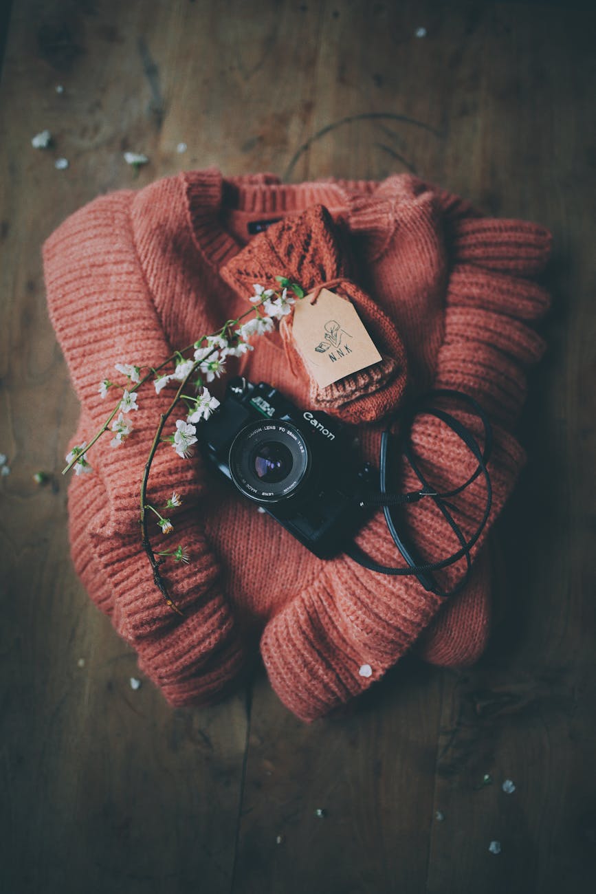 Vintage Cameras: A Mindful Alternative to Fast Tech - Dutch|Thrift