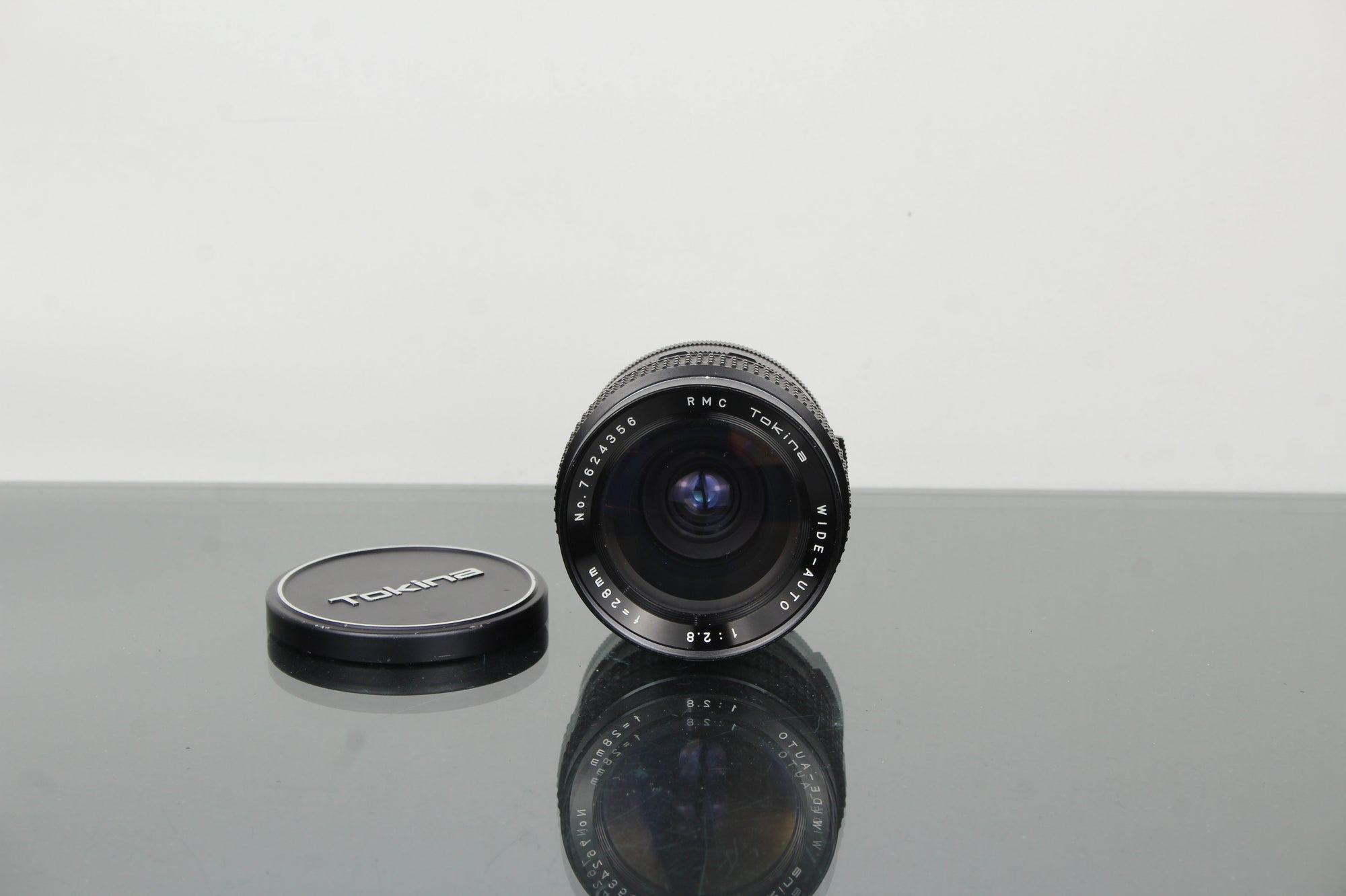 Tokina Weitwinkel-Auto 1:2.8 f=28mm M42-Montage