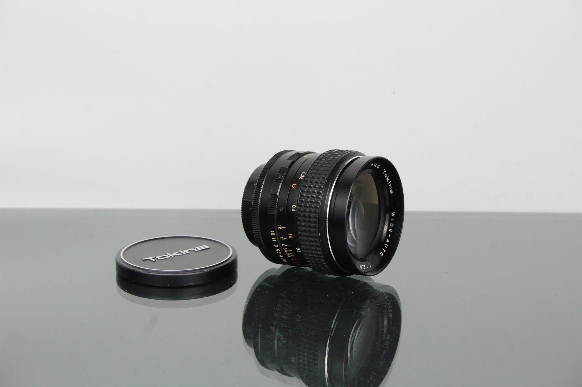 Tokina Weitwinkel-Auto 1:2.8 f=28mm M42-Montage
