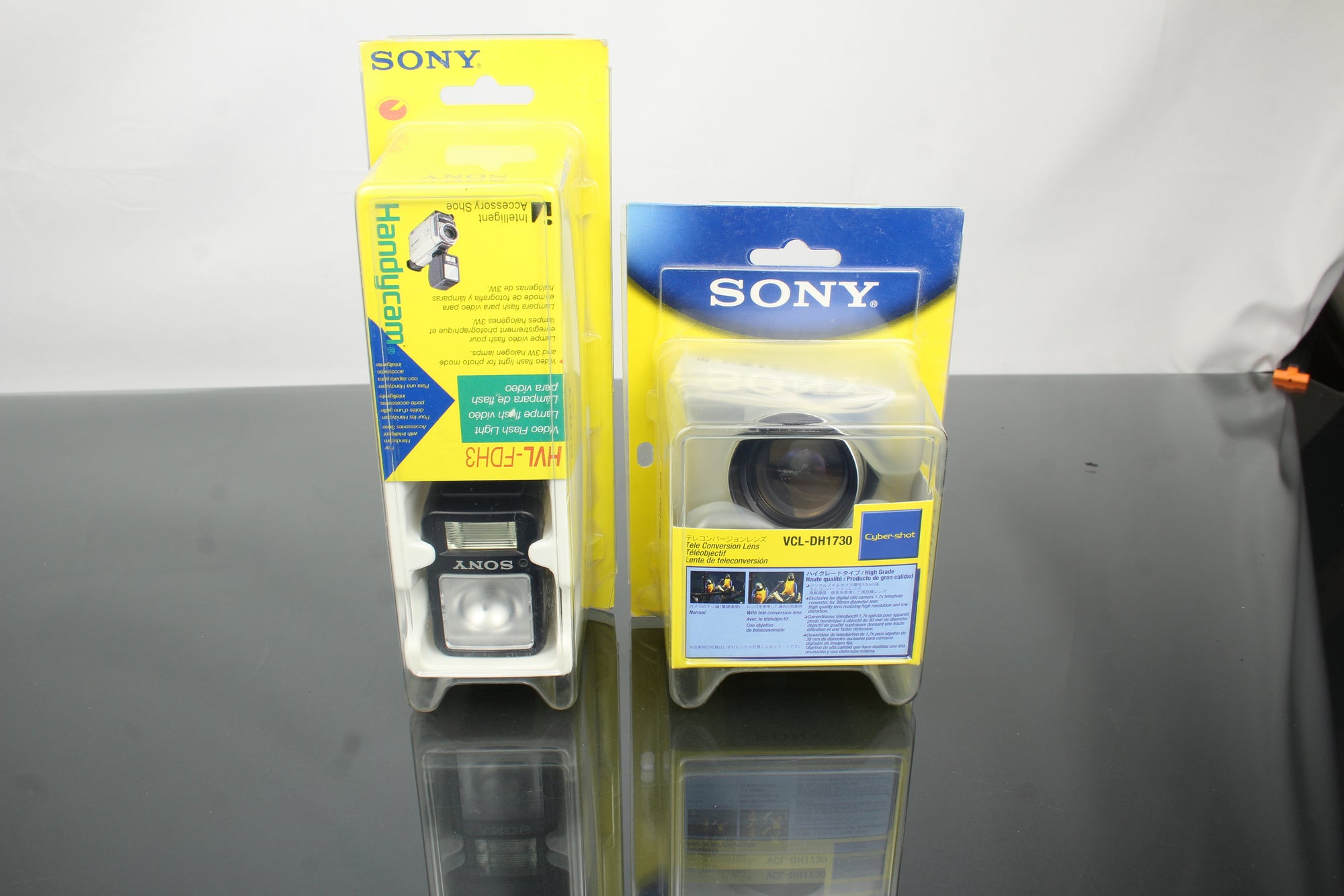 Sony HVL-FDH3 Blitz + Sony VCL-DH1730 Telekonverter-Objektiv