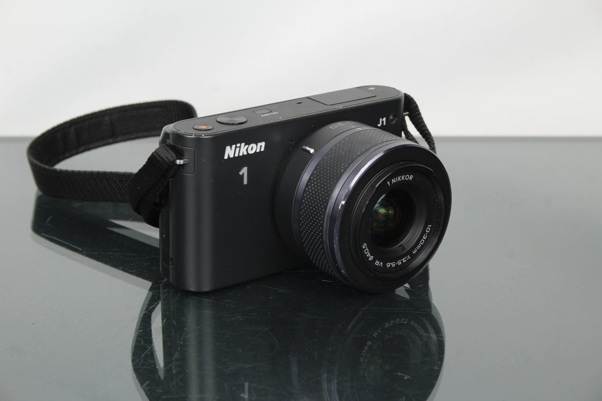 Nikon 1 J1 + Nikkor 10 - 30mm 3.5 - 5.6 VR Lens - Dutch|Thrift