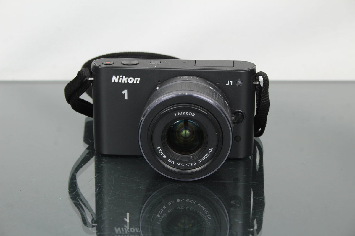 Nikon 1 J1 + Nikkor 10 - 30mm 3.5 - 5.6 VR Lens - Dutch|Thrift