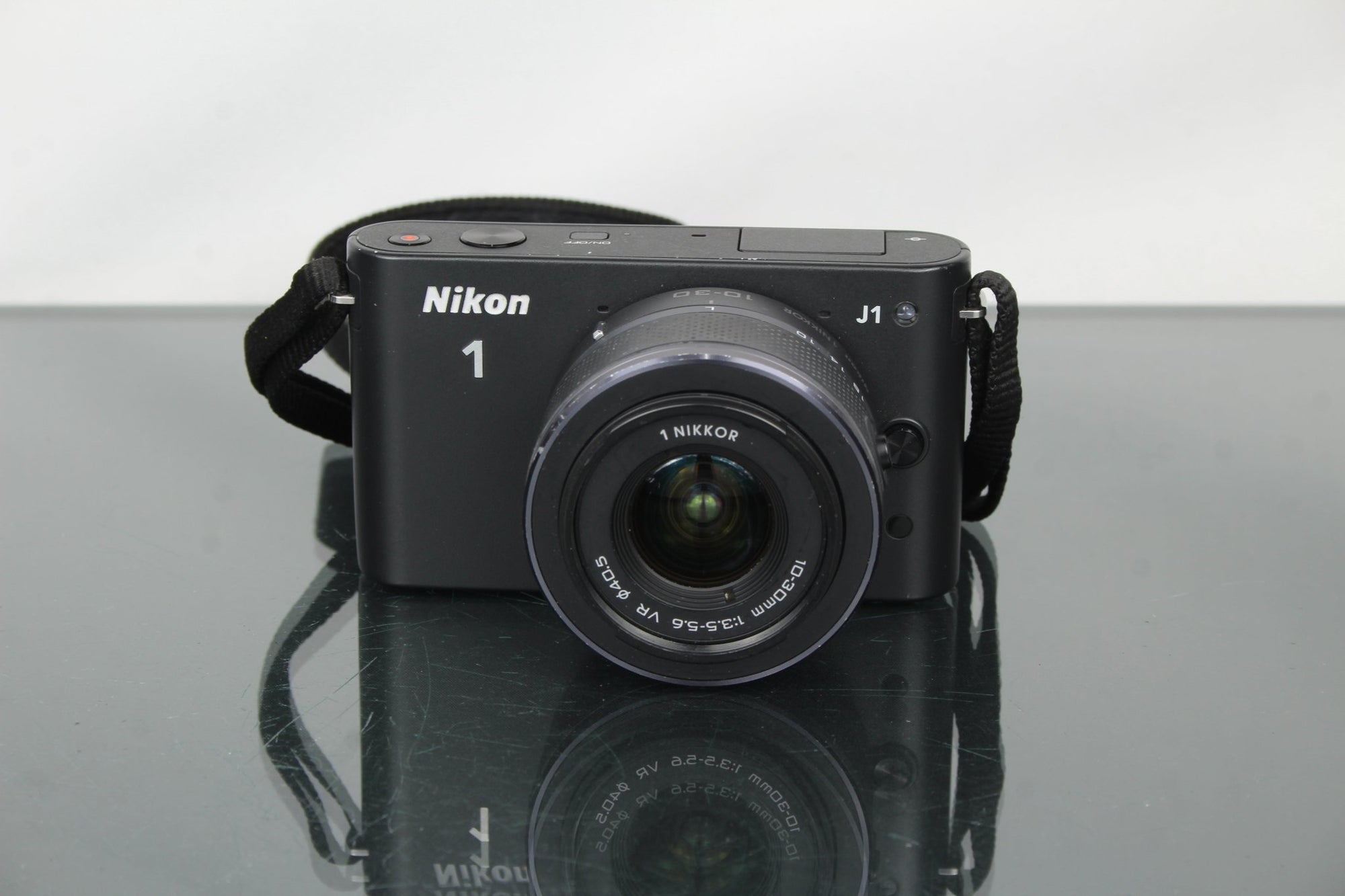 Nikon 1 J1 + Nikkor 10 - 30mm 3.5 - 5.6 VR Lens - Dutch|Thrift