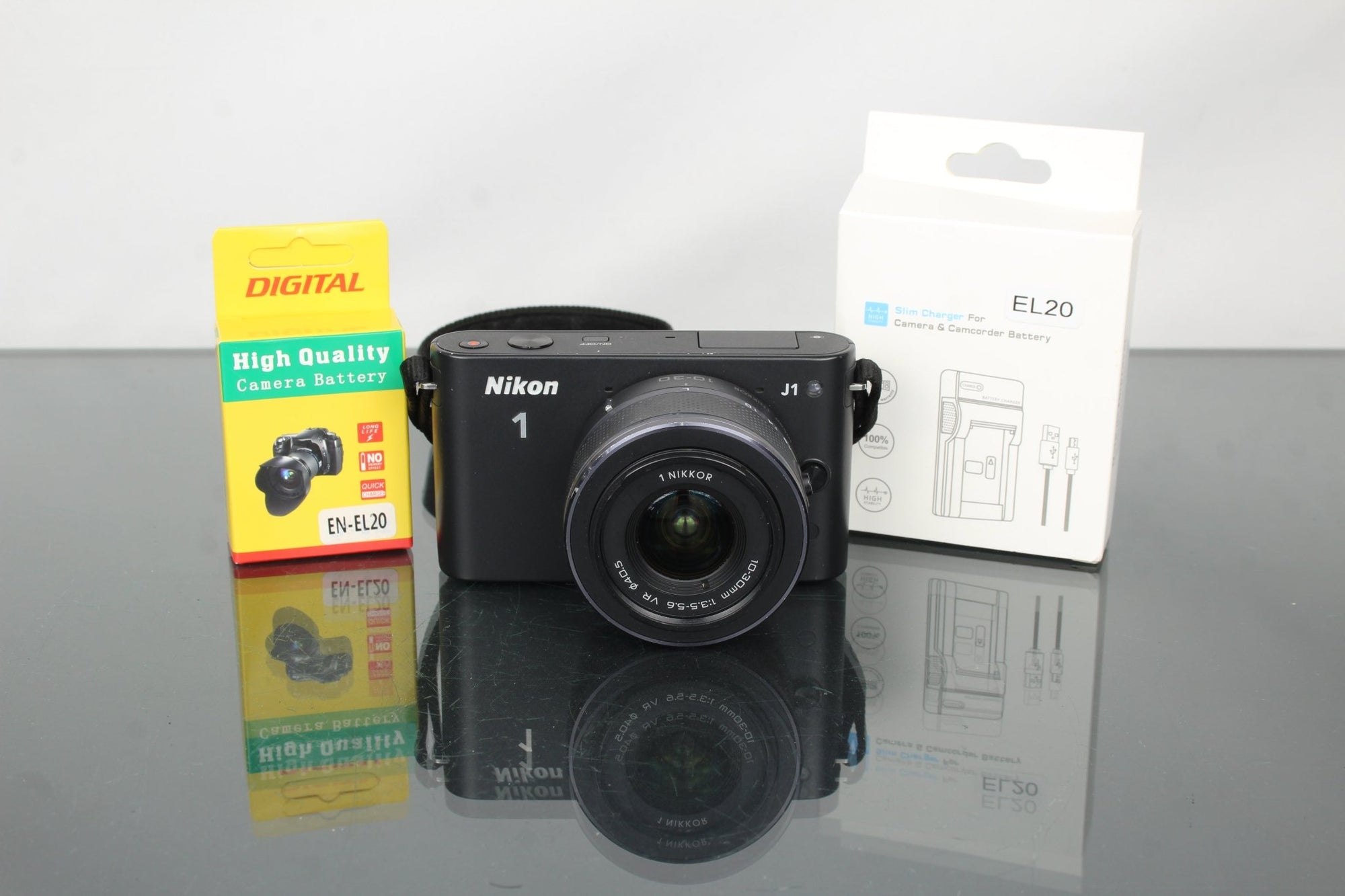 Nikon 1 J1 + Nikkor 10 - 30mm 3.5 - 5.6 VR Lens - Dutch|Thrift