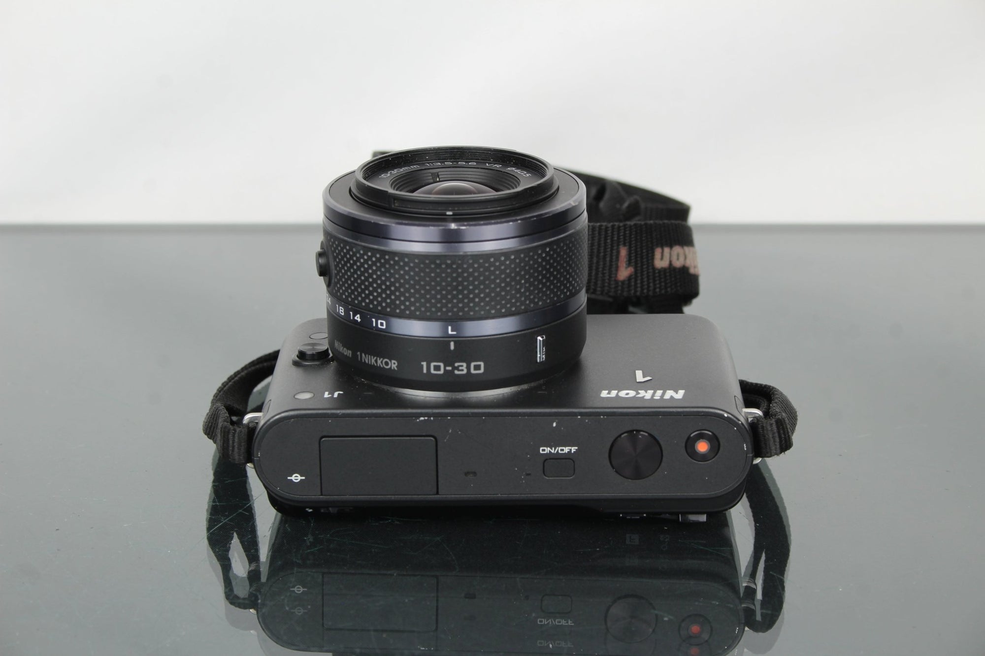 Nikon 1 J1 + Nikkor 10 - 30mm 3.5 - 5.6 VR Lens - Dutch|Thrift