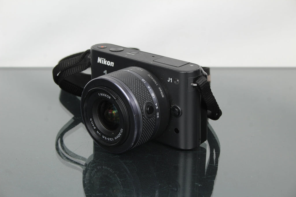 Nikon 1 J1 + Nikkor 10 - 30mm 3.5 - 5.6 VR Lens - Dutch|Thrift