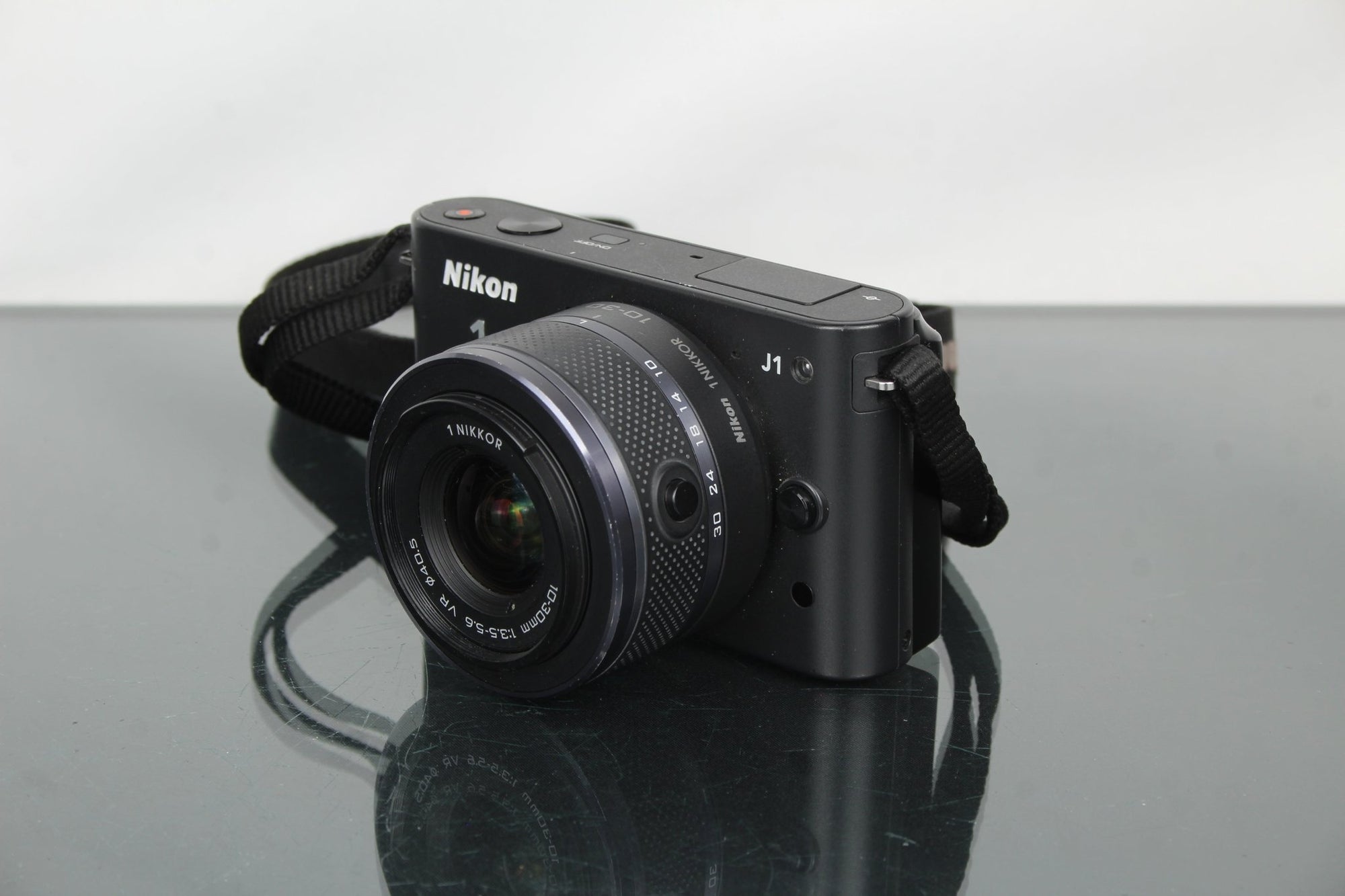 Nikon 1 J1 + Nikkor 10 - 30mm 3.5 - 5.6 VR Lens - Dutch|Thrift