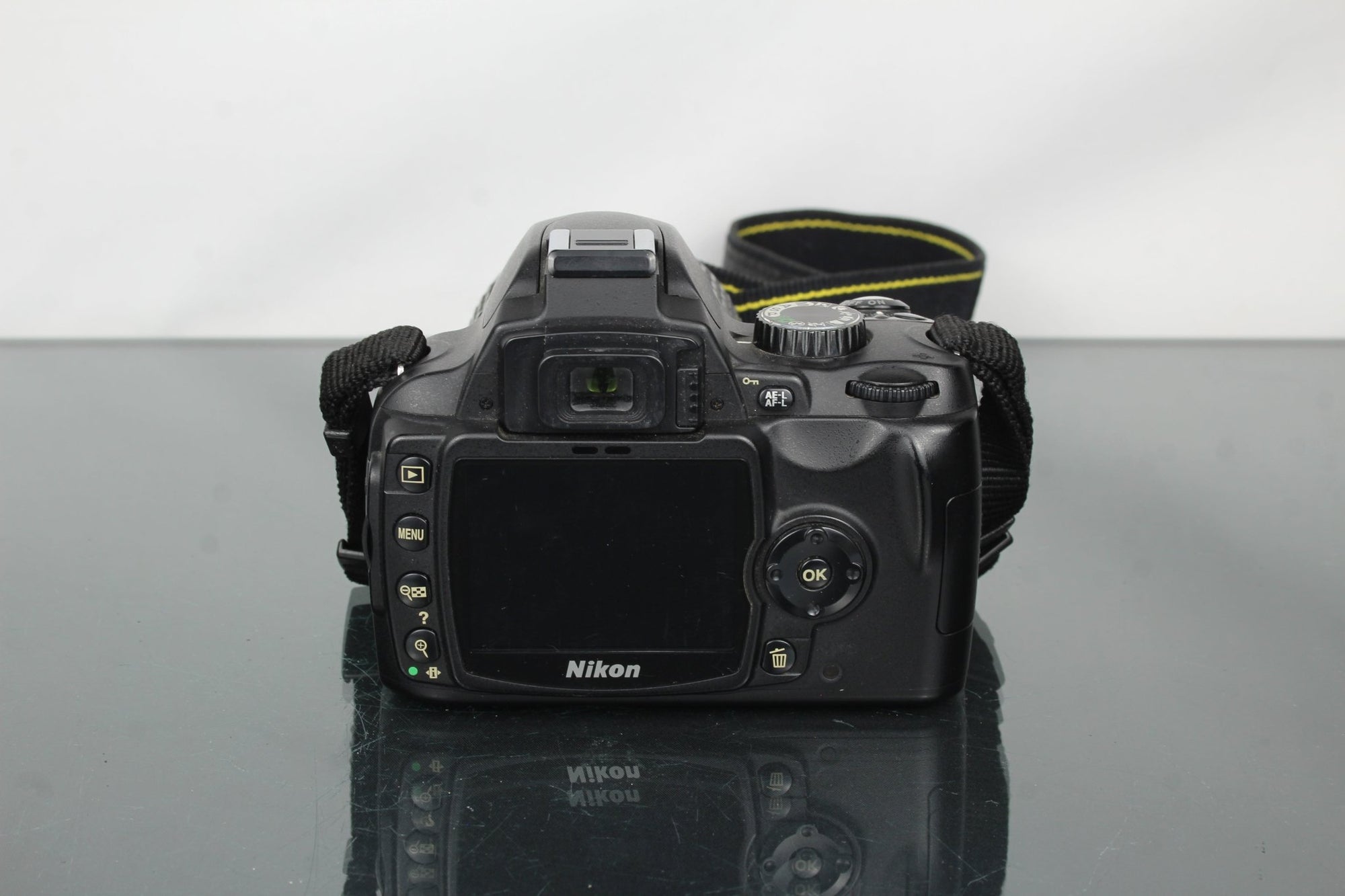 Nikon D60 + Nikon 18 - 55mm 1:3.5 - 5.6 lens - Dutch|Thrift