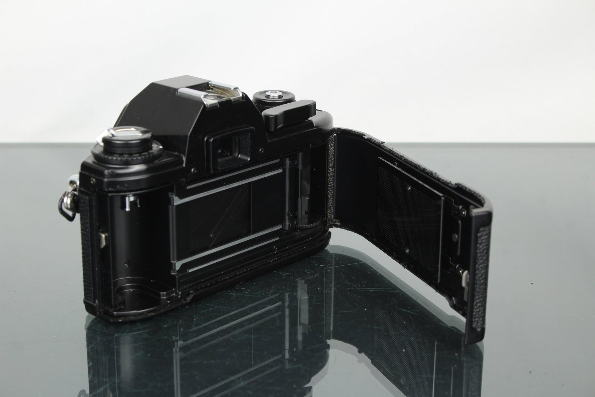 Nikon EM - Dutch|Thrift