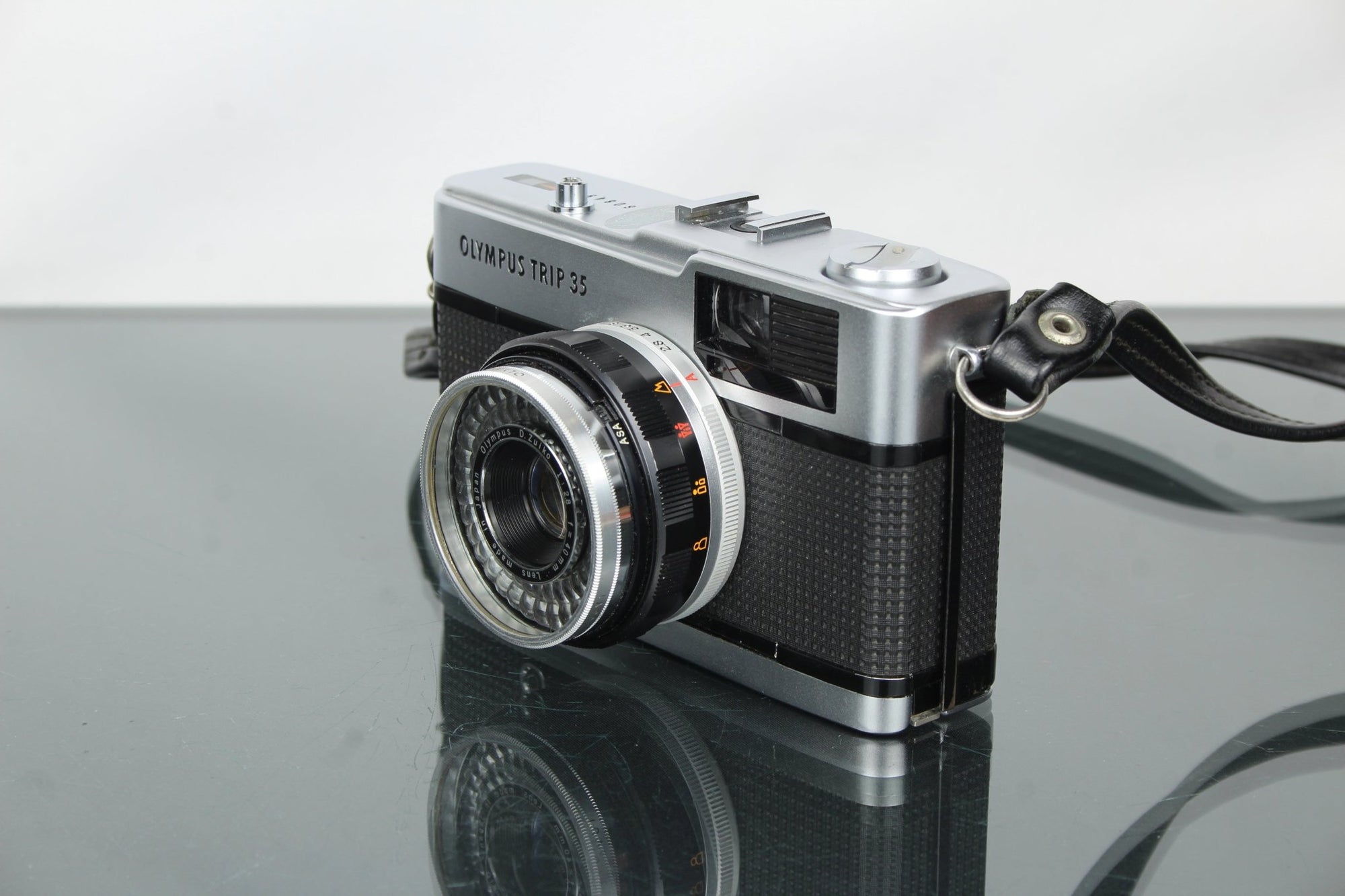 Olympus Trip 35 - Dutch|Thrift
