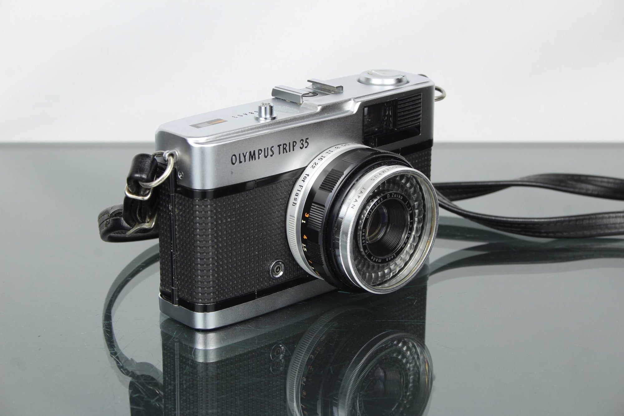 Olympus Trip 35 - Dutch|Thrift