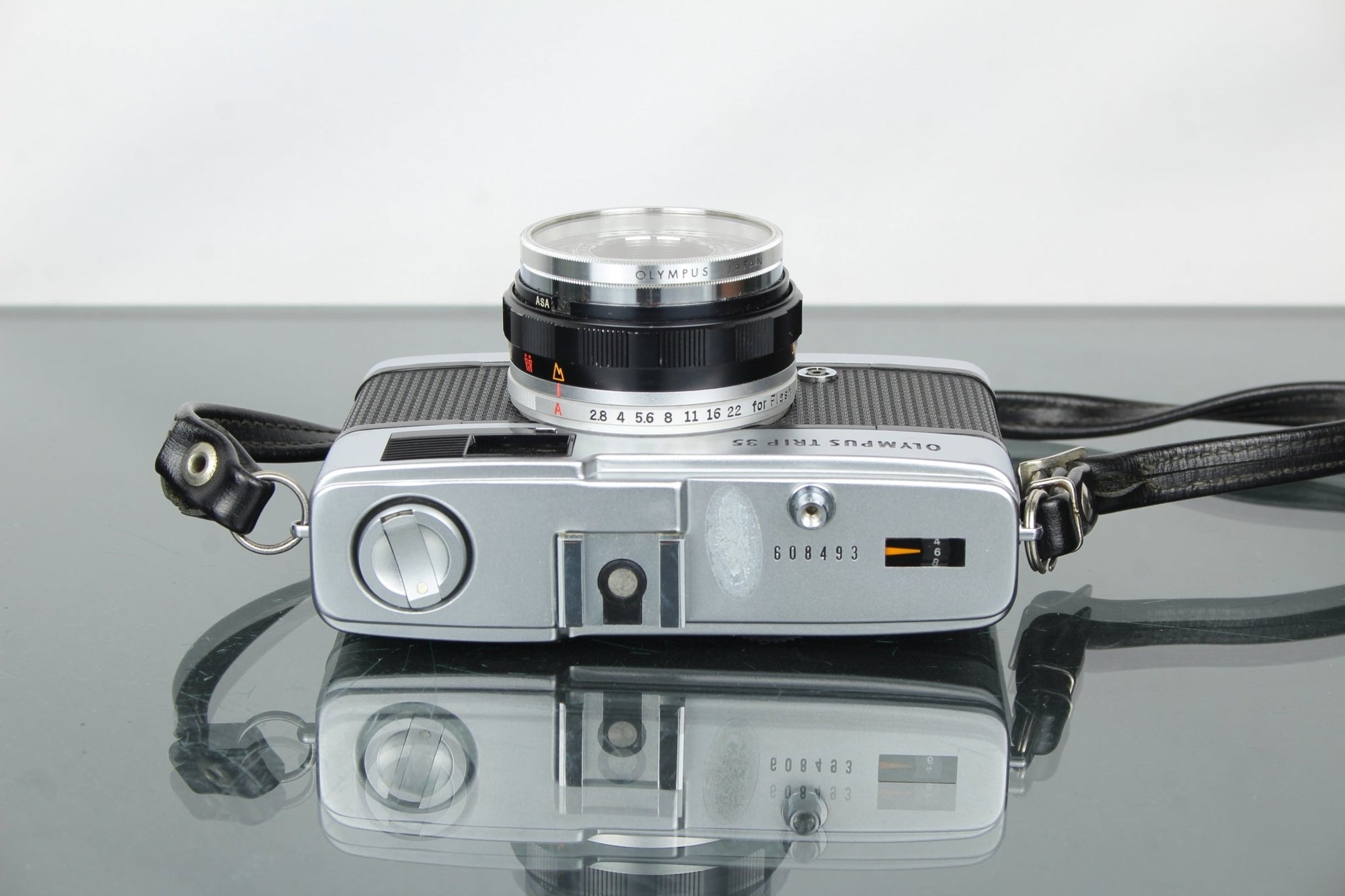 Olympus Trip 35 - Dutch|Thrift