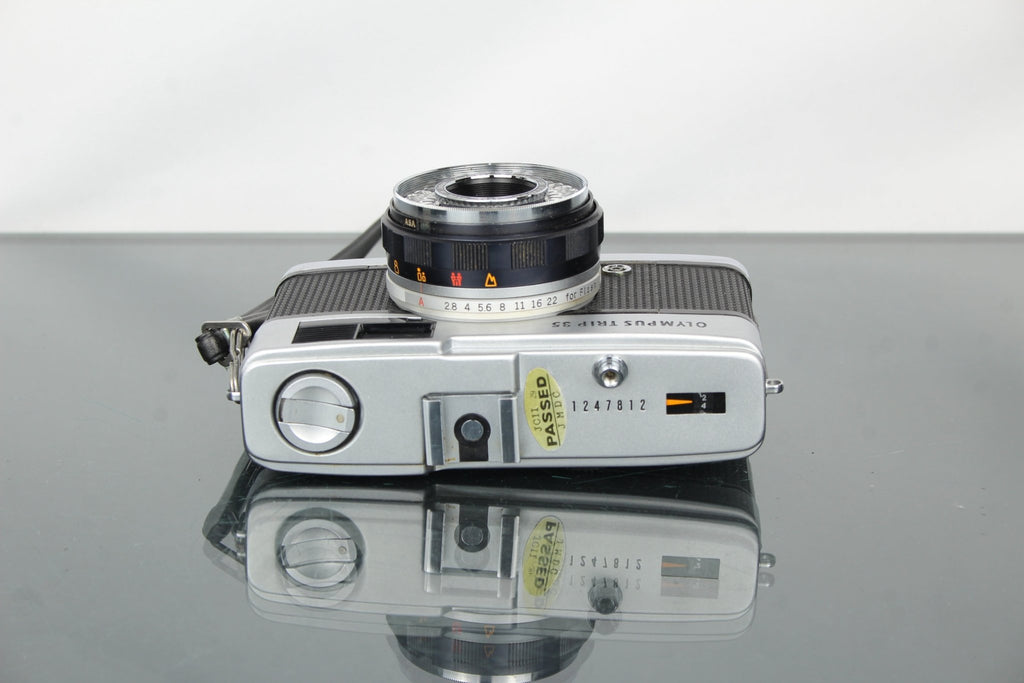 Olympus Trip 35 - Dutch|Thrift