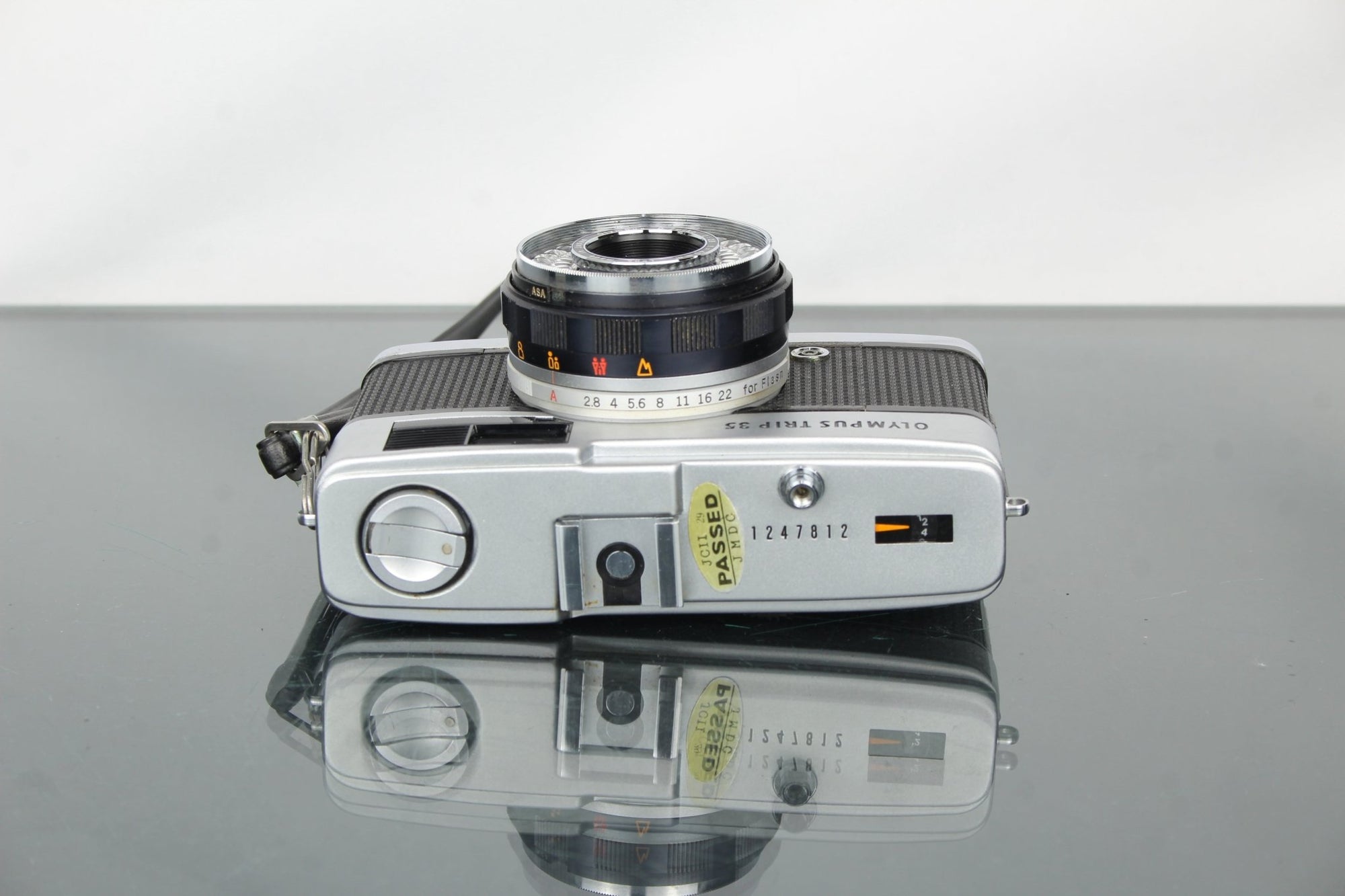 Olympus Trip 35 - Dutch|Thrift