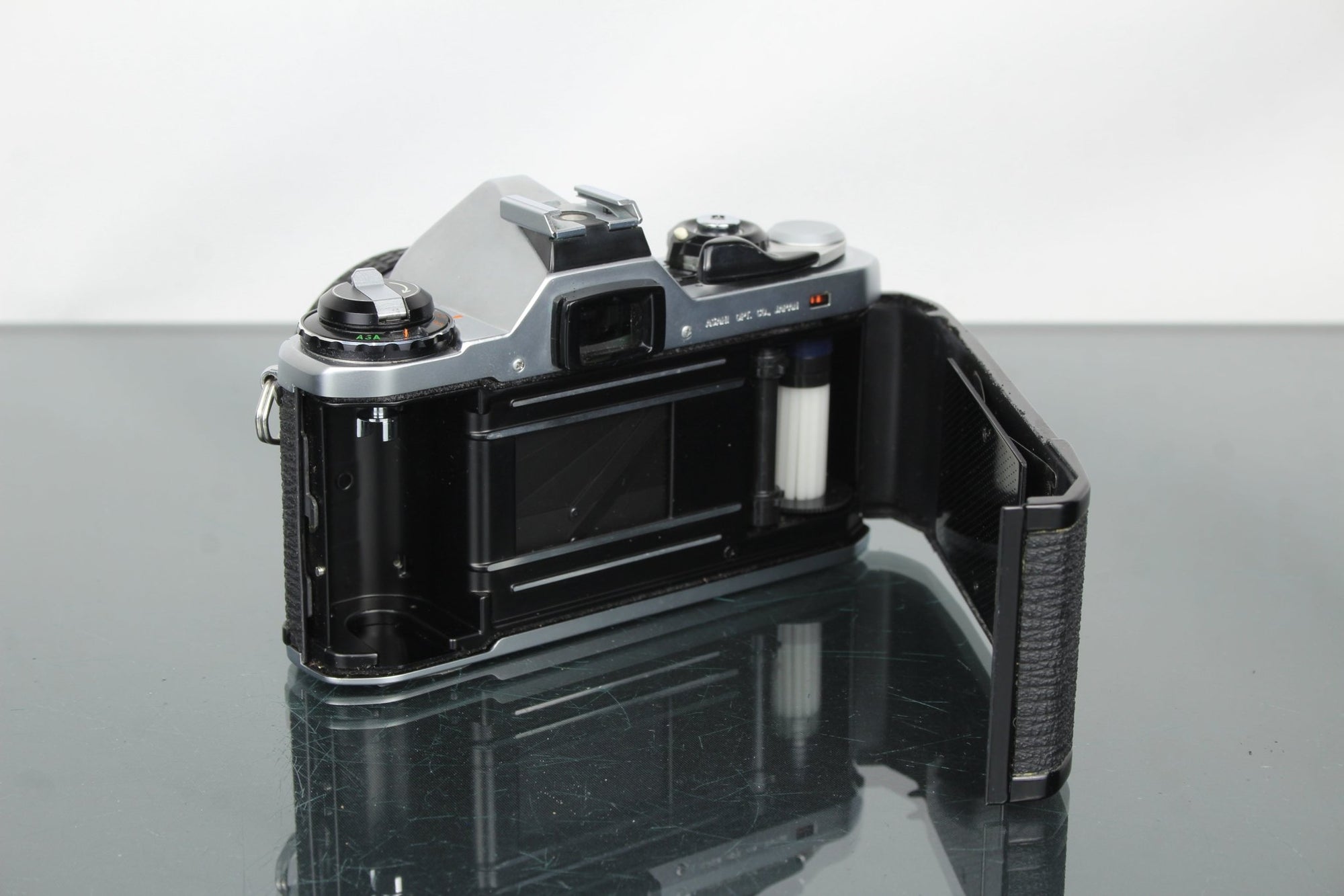 Pentax ME + Pentax 1:1.7 50mm lens - Dutch|Thrift