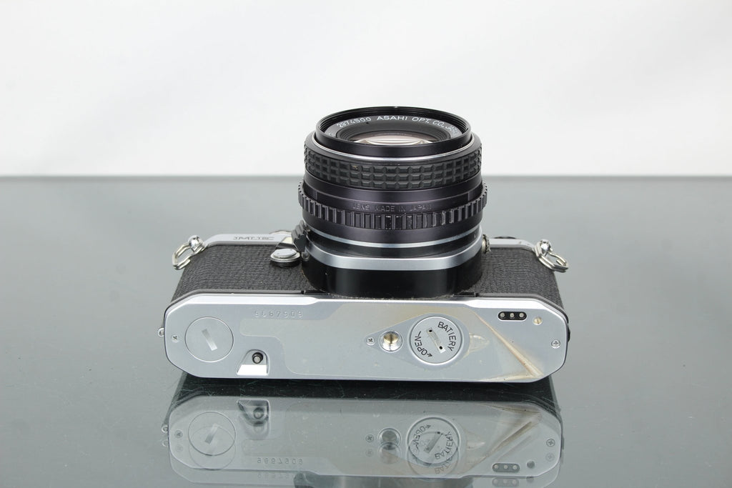 Pentax ME + Pentax 1:1.7 50mm lens - Dutch|Thrift
