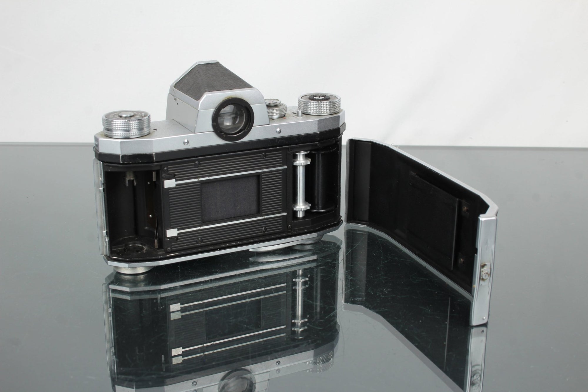 Praktica IV + Pentacon 1.8/50 - Dutch|Thrift