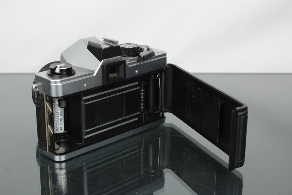 Praktica MTL 5 + Pentacon 1.8/50 lens - Dutch|Thrift
