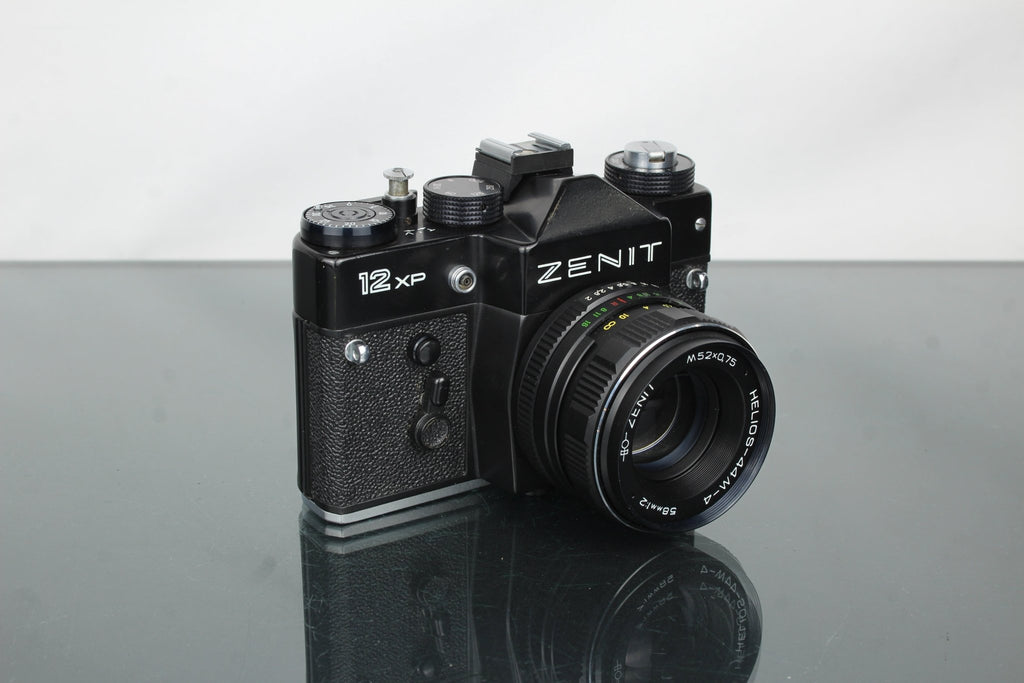 Zenit 12 XP + Helios - 44M - 4 58mm 1:2 Zenit lens - Dutch|Thrift