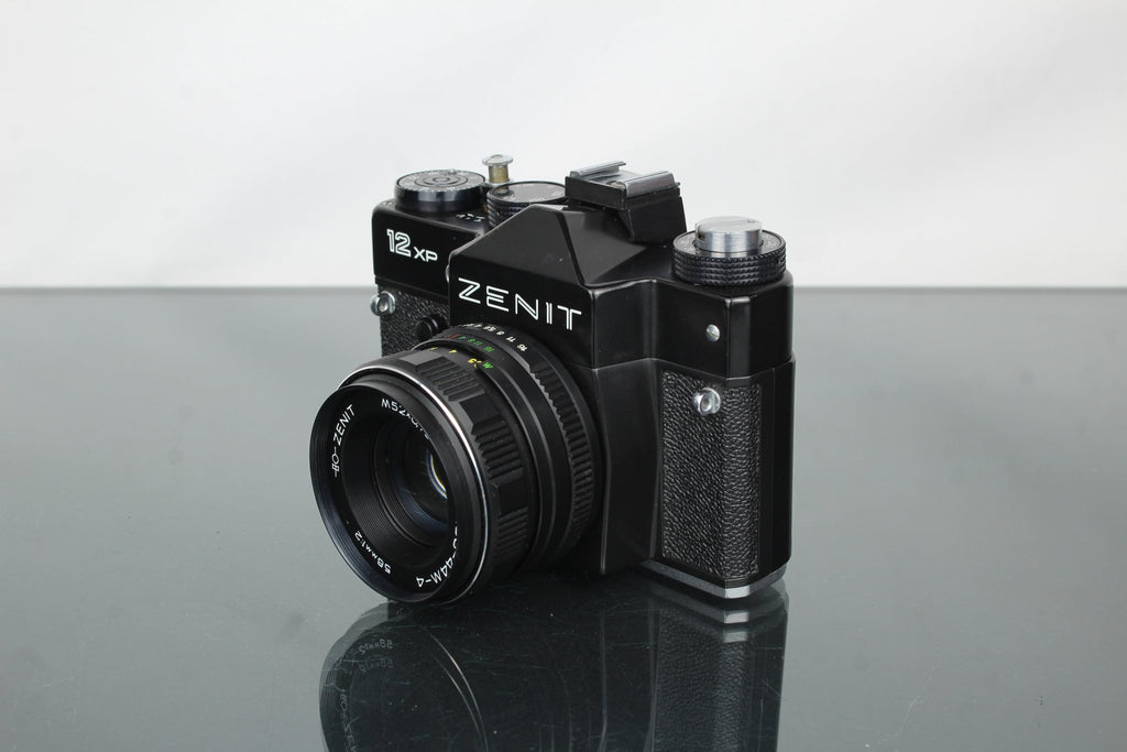 Zenit 12 XP + Helios - 44M - 4 58mm 1:2 Zenit lens - Dutch|Thrift