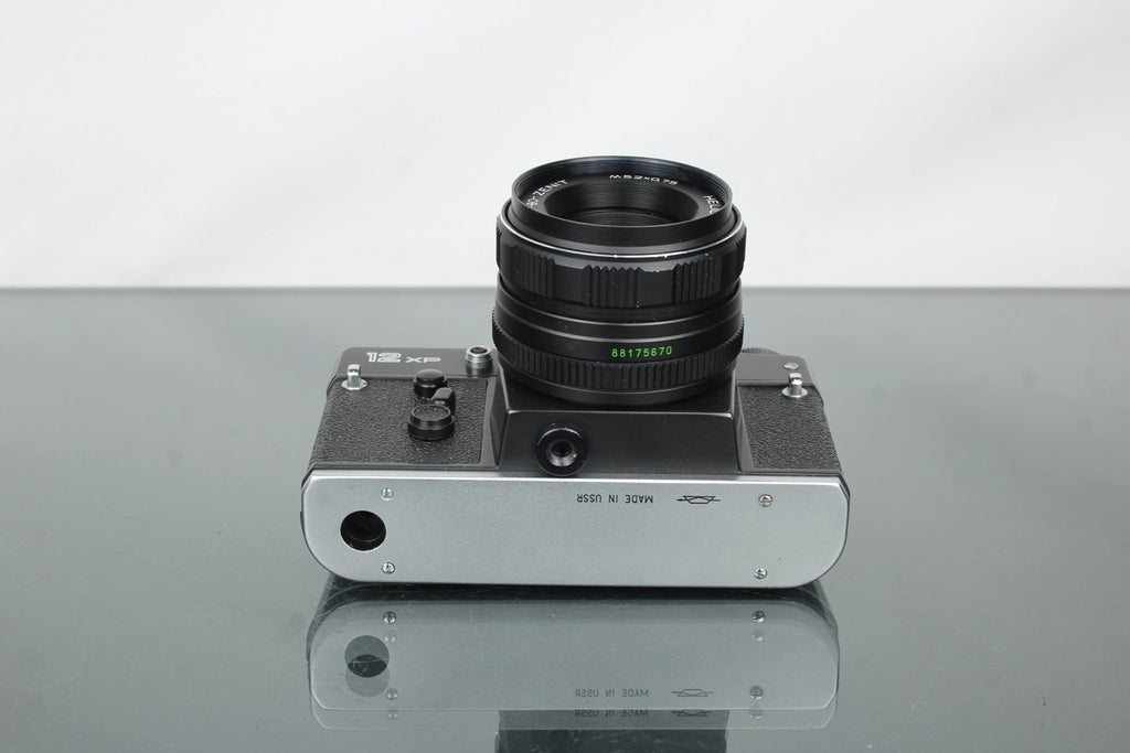 Zenit 12 XP + Helios - 44M - 4 58mm 1:2 Zenit lens - Dutch|Thrift